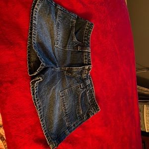 Perfect for summer Vintage LEI denim shorts